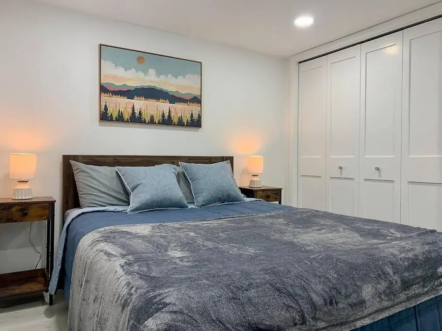 Best Location In Charming Downtown Ballard! Rare Find! Seattle Holiday home