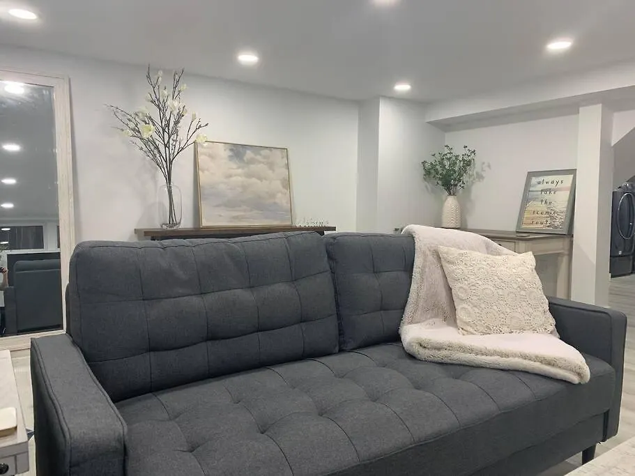 Best Location In Charming Downtown Ballard! Rare Find! Seattle Holiday home