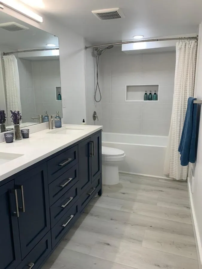 Best Location In Charming Downtown Ballard! Rare Find! Seattle Holiday home